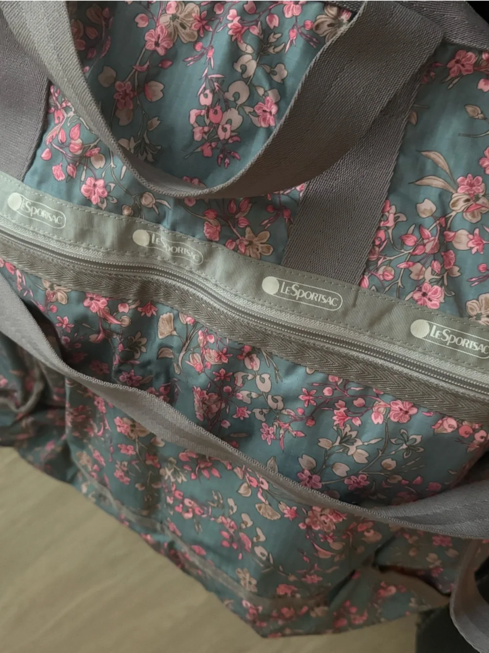 Le sportsac Floral Weekender Duffel Bag in Teal and Pink - Picture 4 of 6